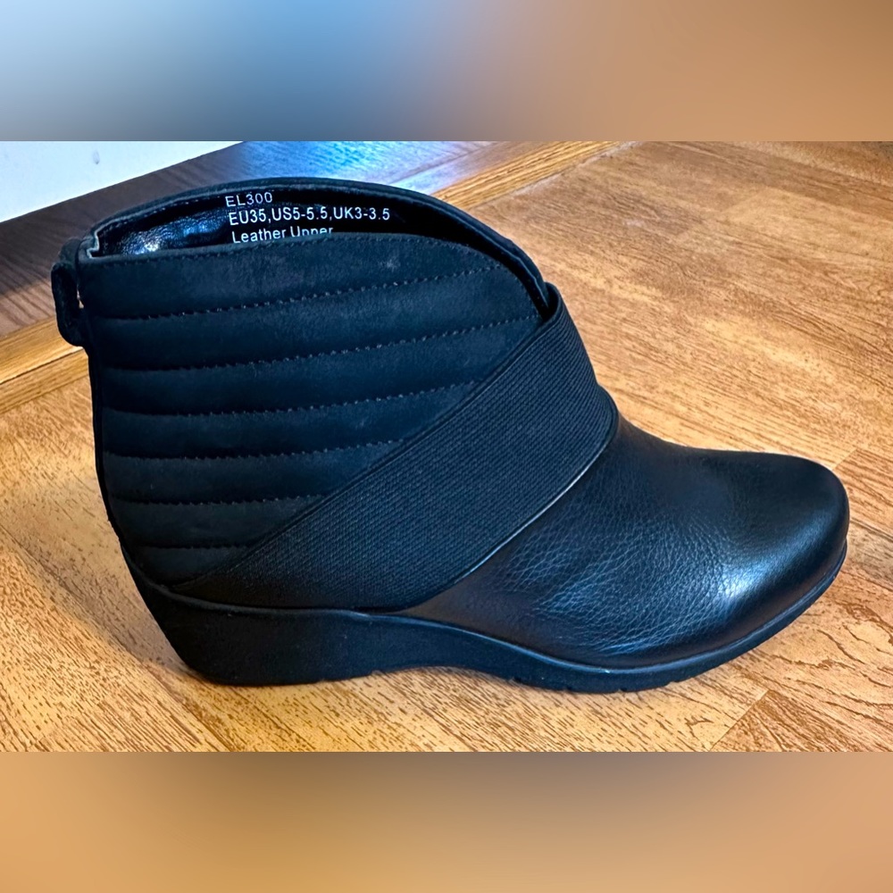 Aetrex Adele black quilted ankle boots NEW! size 5.5